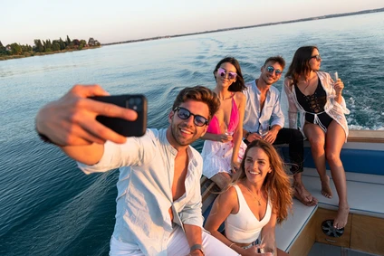 Evento in barca: Isola del Garda e Gardone da Lazise per gruppi privati 8